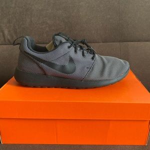 Nike Roshe Run Men’s size 11.5